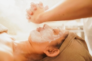 【季節のメニュー】（12-2月）香りでお顔も身体も癒されながらトータルエイジングケアで冬対策！