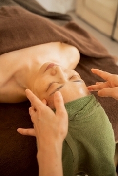 【季節のメニュー】（3-5月）揺らぐ春肌を優しく満たす大人女性のための贅沢トータルエイジングケア！